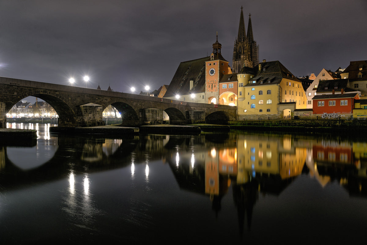 Steinerne Brücke at Night image 0