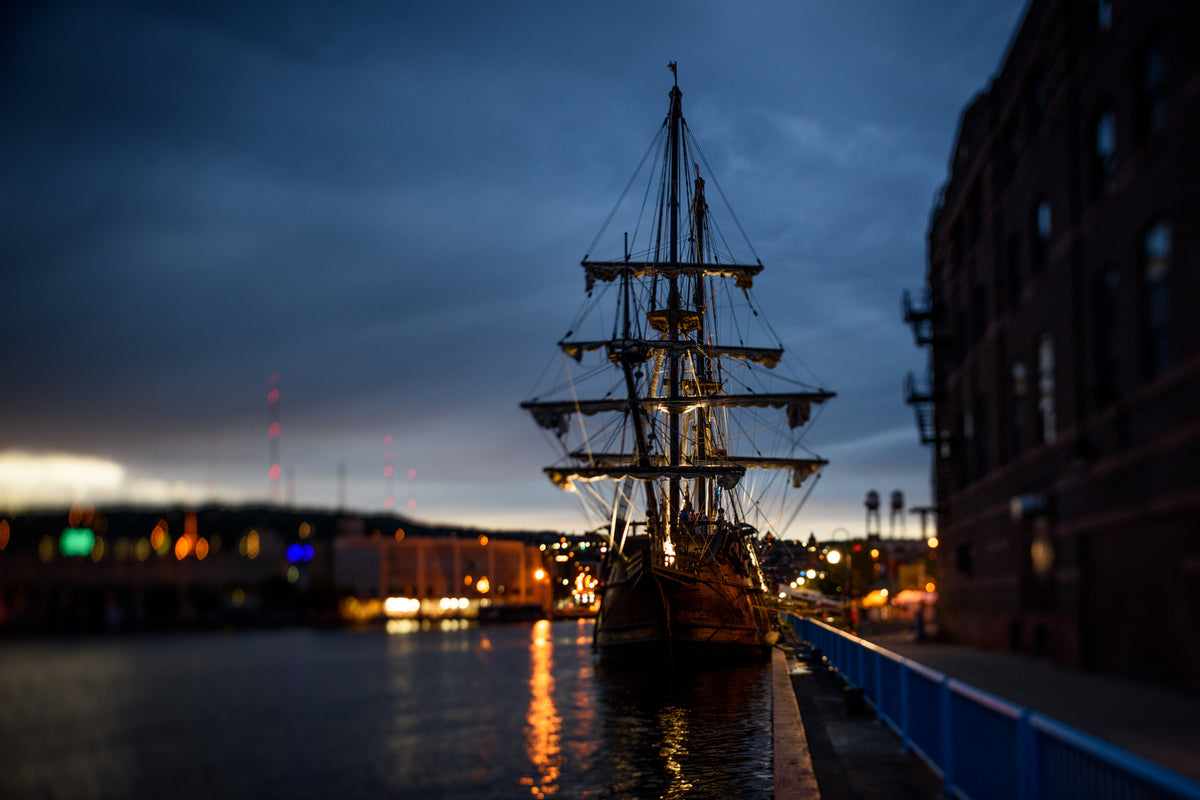 El Galeon Andalucía at Night image 0